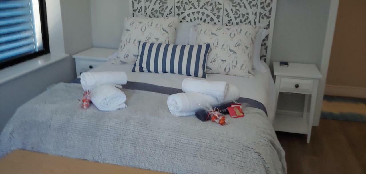 The Sun, Whales & Waves - Seafront Apartment Hermanus Exterior photo